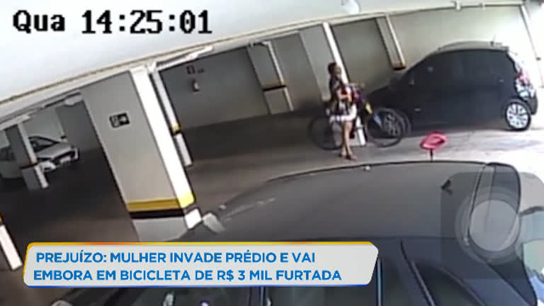 Vídeo: Mulher é suspeita de invadir prédio e furtar uma bicicleta de R$ 3 mil