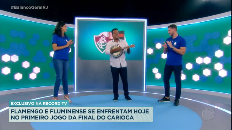 Vídeo: Alex Ribeiro canta samba em homenagem a Flamengo e Fluminense