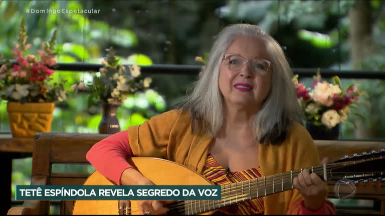 Vídeo: Tetê Espíndola revela segredo para manter a voz impecável