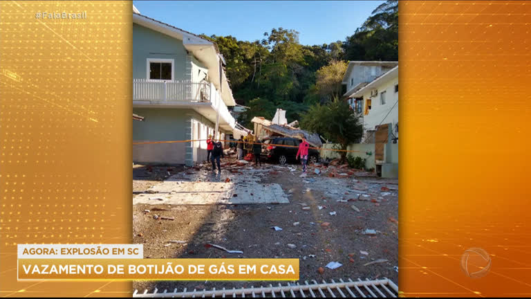 Vídeo: Casa desaba após explosão causada por vazamento do botijão de gás
