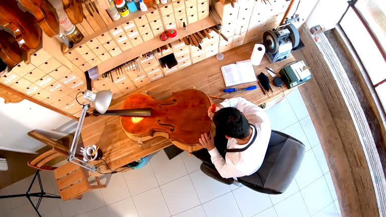 Vídeo: Conheça o luthier que achou no Minhocão o vizinho perfeito