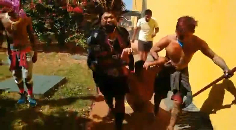 Vídeo: Vídeo mostra indígena ferido em confronto com PM em Brasília