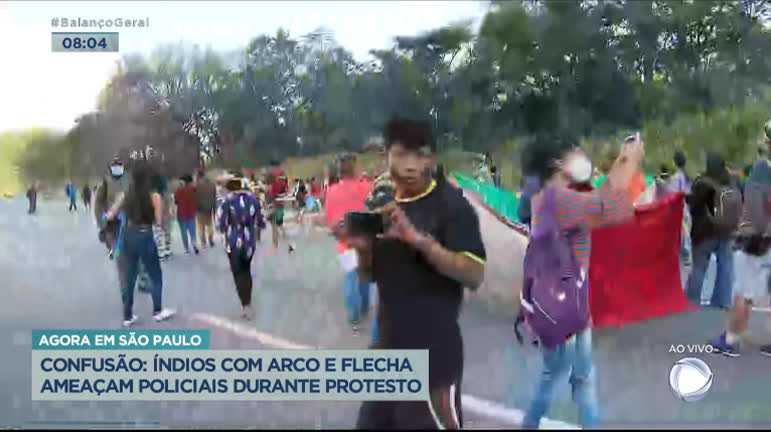 Vídeo: Indígenas liberam rodovia após protesto contra mudança em demarcações