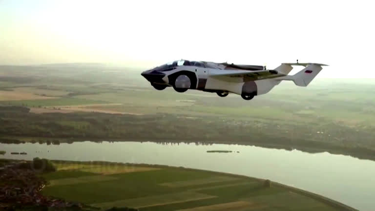 Vídeo: Protótipo de carro voador completa voo entre cidades na Eslováquia