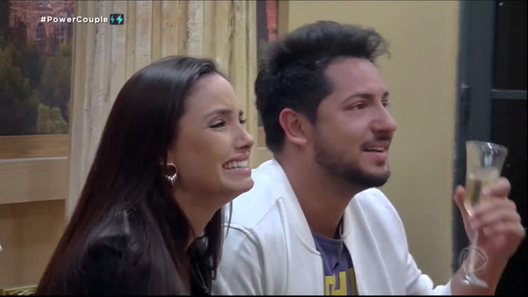 Vídeo: Geórgia e Thiago dividem os quartos e choram com recado da família e amigos - Power Couple Brasil 5