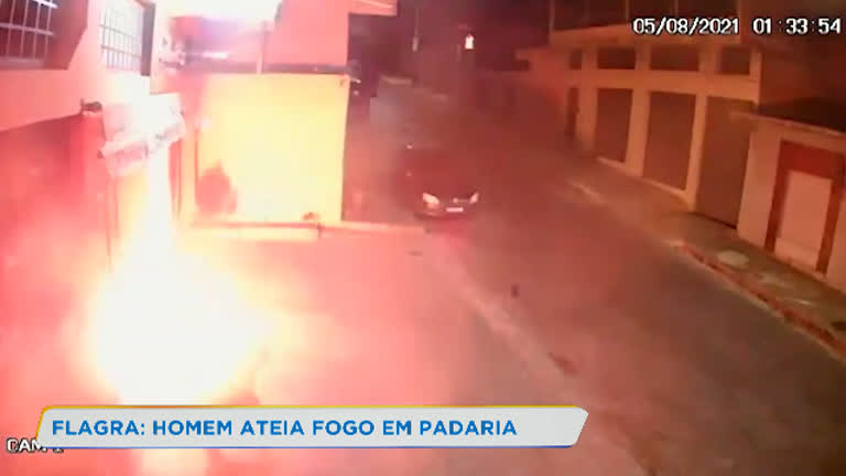 Vídeo: Câmeras de segurança registram suspeito incendiando padaria
