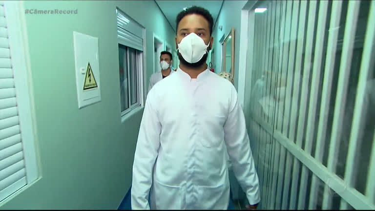 Vídeo: Jovem conquista vaga em UBS no meio da pandemia