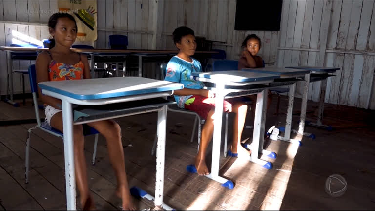 Vídeo: Câmera Record visita comunidades brasileiras que vivem sem energia elétrica