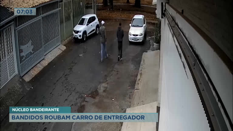 Vídeo: Criminosos roubam carro de entregador no Núcleo Bandeirante (DF)