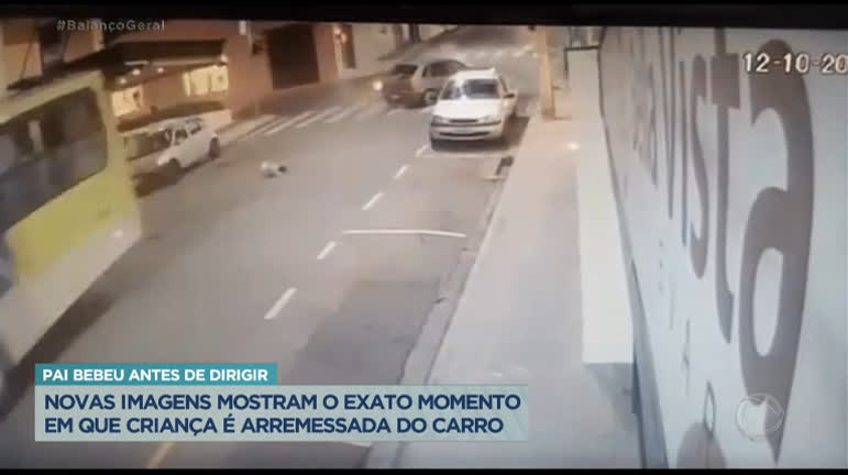Vídeo: Câmera flagra momento em que criança é arremessada de carro após batida em SP