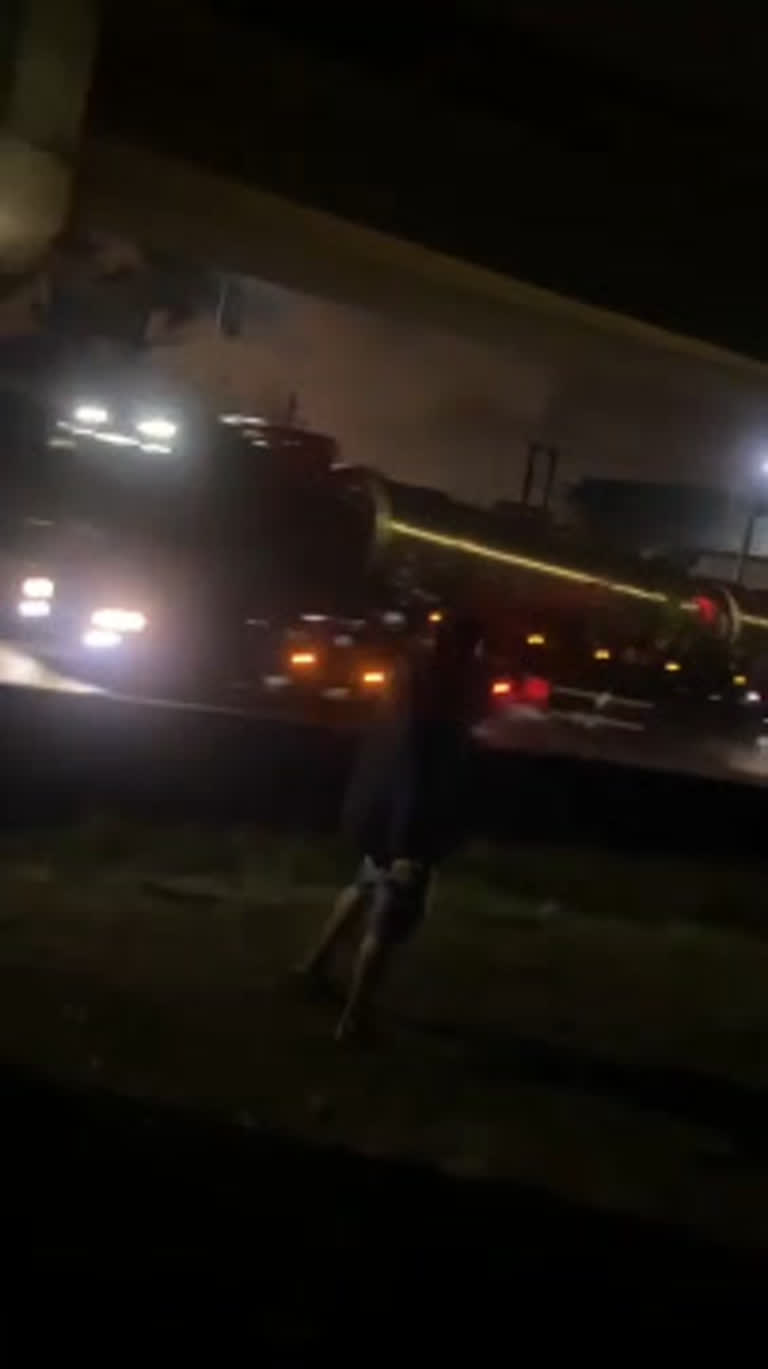 Vídeo: Grupo arremessa pedras em veículos perto do Porto de Santos