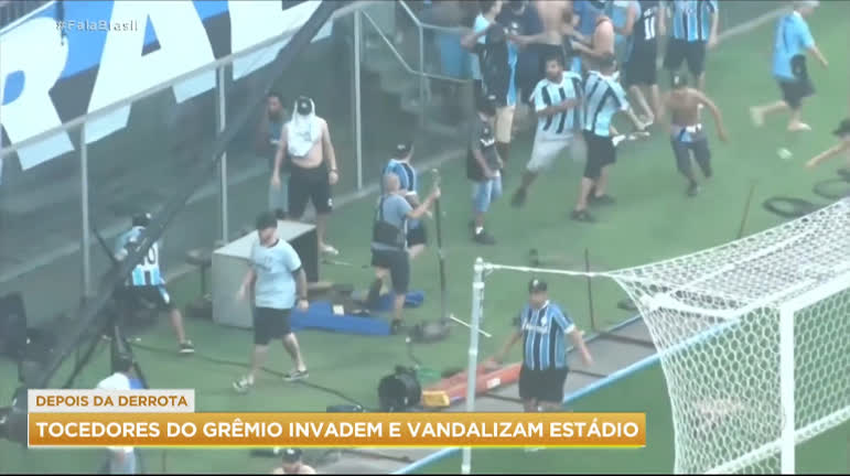 Vídeo: Torcedores do Grêmio vandalizam estádio após derrota para o Palmeiras