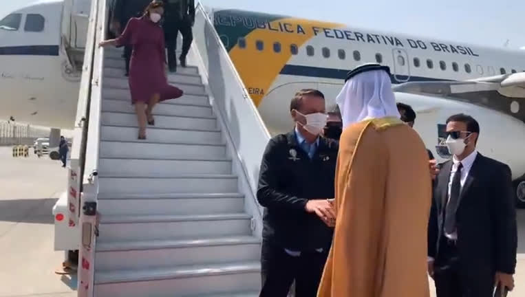 Vídeo: Bolsonaro chega a Dubai para viagem oficial pelo Golfo Pérsico