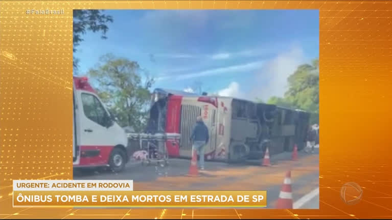 Vídeo: Ônibus tomba e deixa ao menos 5 mortos em rodovia no litoral de SP