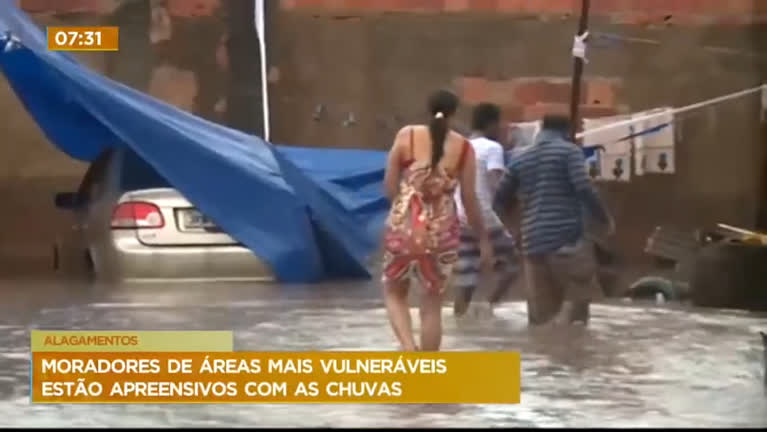 Vídeo: Moradores de áreas de risco do DF estão apreensivos com chuvas