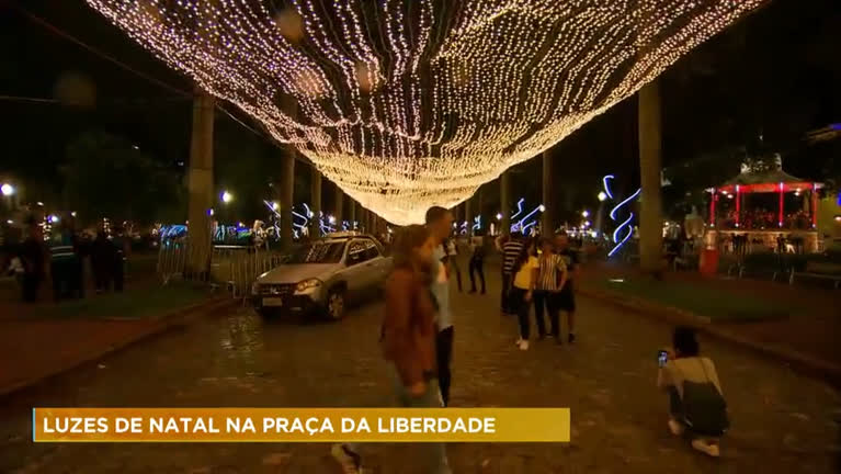 Iluminação especial de fim de ano enfeita Praça da Liberdade, em BH - Minas Gerais - R7 MG no Ar Iluminação especial de fim de ano enfeita Praça da Liberdade, em BH - Minas Gerais - R7 MG no Ar