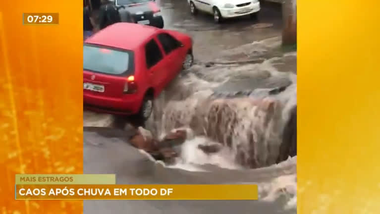 Vídeo: Chuvas de sábado (11) causam estragos em cidades do DF e entorno