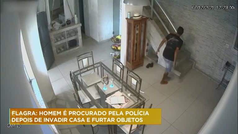 Vídeo: Suspeito de invadir casa e furtar objetos é procurado pela polícia