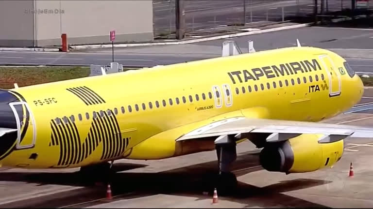 Vídeo: Centenas de passageiros ficam sem embarcar após a suspensão dos voos da Itapemirim