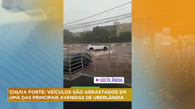 Vídeo: Alagamento arrasta veículos durante chuva em Uberlândia (MG)