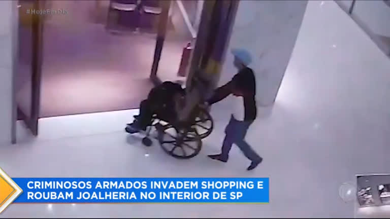 Vídeo: Criminosos assaltam joalheria em shopping no interior de SP