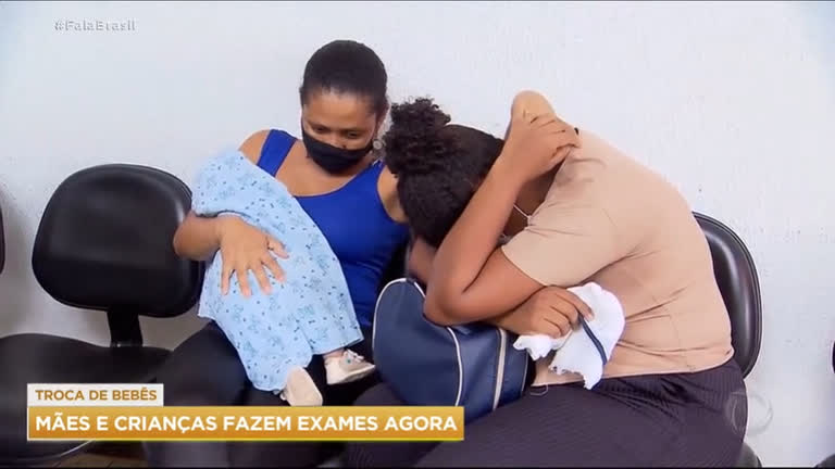 Vídeo: Mães fazem novo teste de DNA após bebês serem trocados em maternidade de Goiás