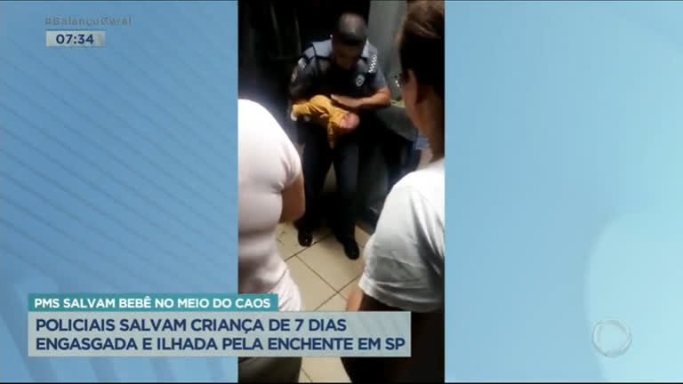 Vídeo: Policiais salvam recém-nascido que se engasgou em SP
