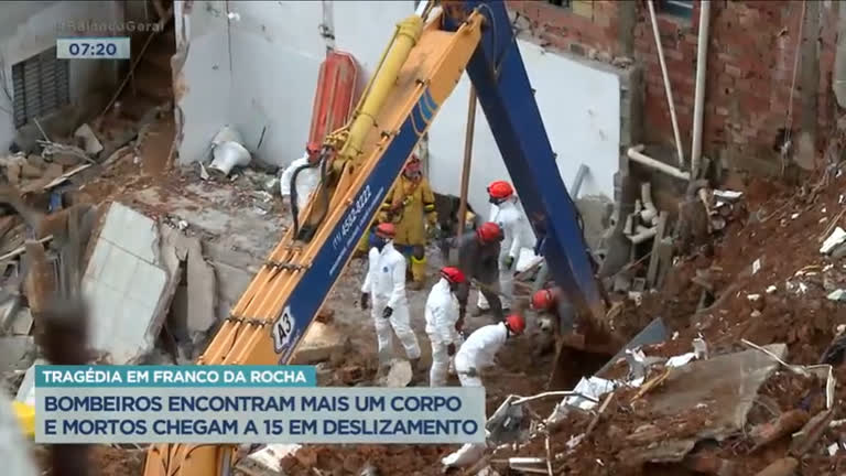 Vídeo: Bombeiros encontram mais um corpo após deslizamento em Franco da Rocha