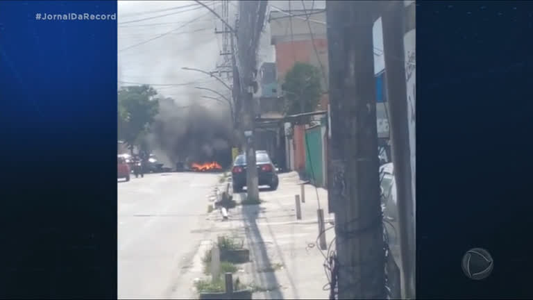 Vídeo: Tiroteio em comunidade do Rio de Janeiro deixa cinco pessoas feridas