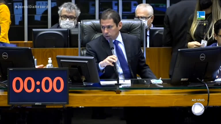 Vídeo: Congresso derruba veto de Bolsonaro à compensação fiscal a emissoras pela propaganda política