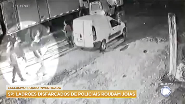 Vídeo: Ladrões disfarçados de policias roubam carga de joias em SP