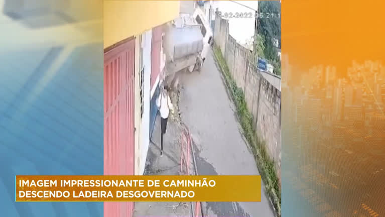 Vídeo: Caminhão desgovernado desce rua de ré e quase atropela criança