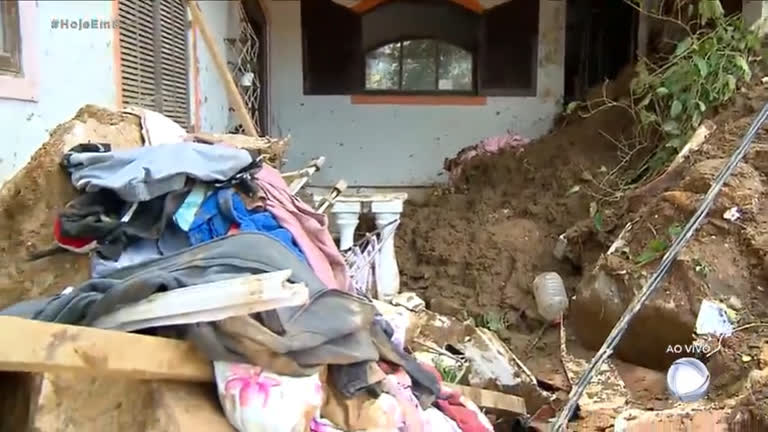 Vídeo: Voluntários relatam cenário de destruição após chuva em Petrópolis