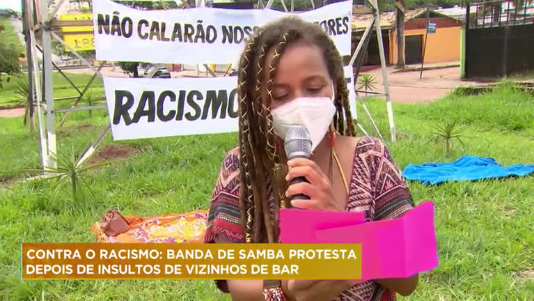 Vídeo: Banda de samba protesta contra racismo após insultos em BH