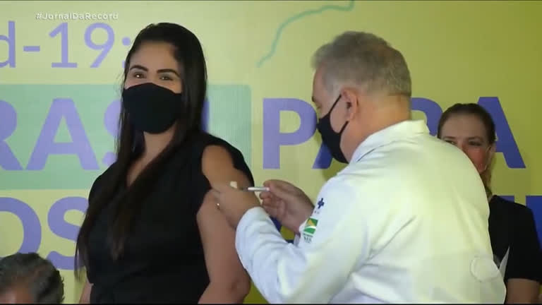Vídeo: Ministério da Saúde recebe primeiro lote da vacina contra a covid com fabricação 100% nacional