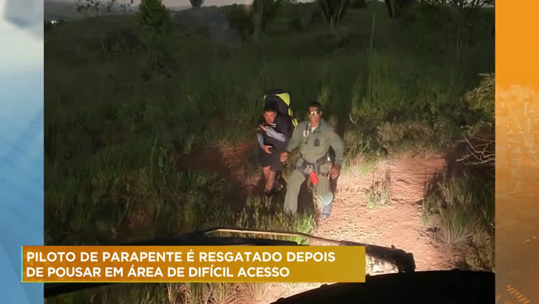 Vídeo: Piloto de parapente é resgatado após pouso em área de difícil acesso