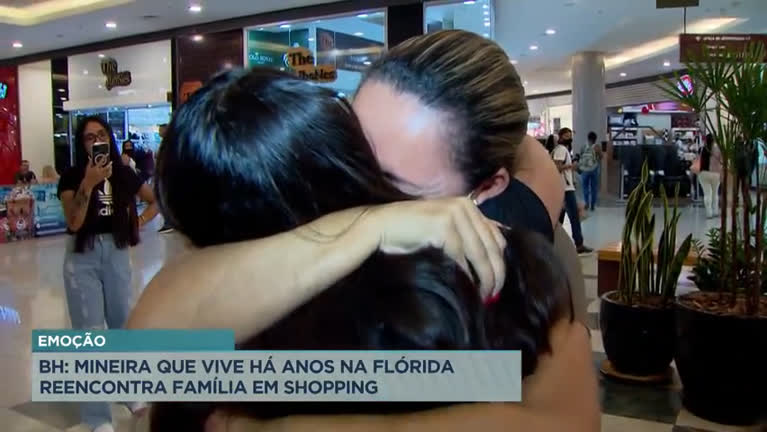 Vídeo: Mineira que vive há anos nos EUA surpreende mãe em shopping de BH