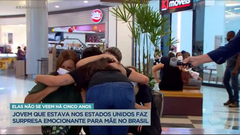 Vídeo: Após cinco anos longe da família, empresária volta ao Brasil e faz surpresa emocionante para a família