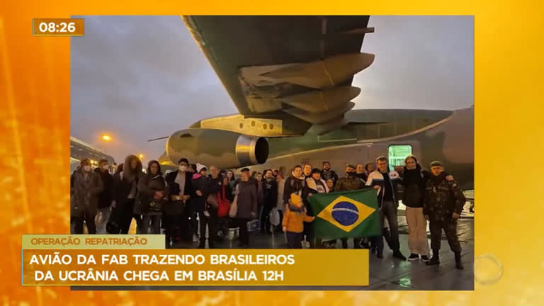 Vídeo: Avião trazendo brasileiros da Ucrânia chega em Brasília ao meio dia
