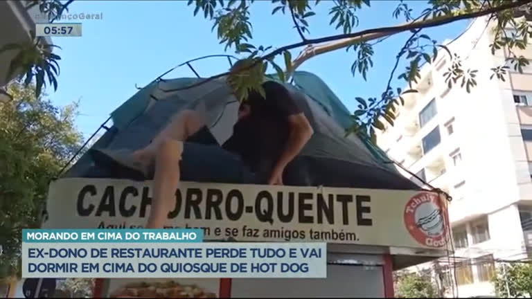 Vídeo: Ex-dono de restaurante perde tudo e vai dormir em quiosque de cachorro-quente