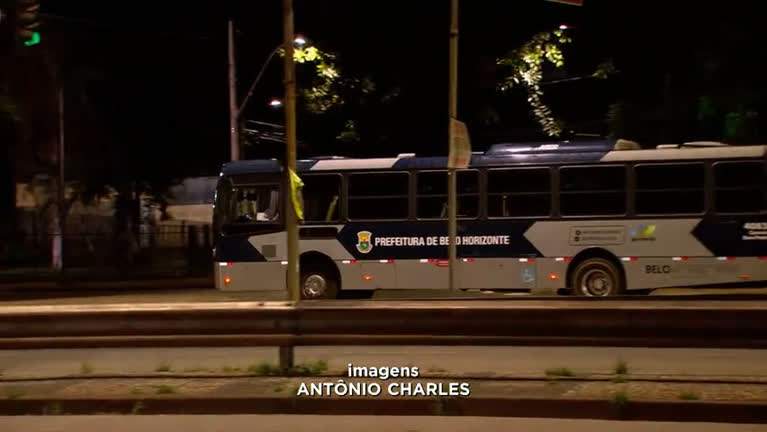 Vídeo: Assalto a ônibus termina com suspeito morto por policial à paisana