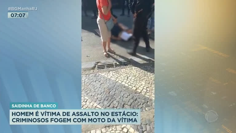 Vídeo: Homem é baleado durante assalto no centro do Rio