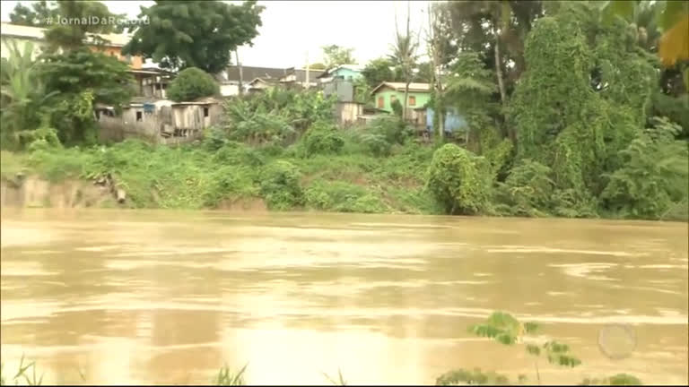 Vídeo: Cheias dos rios atingem 1.500 famílias e deixam oito cidades em alerta no Acre