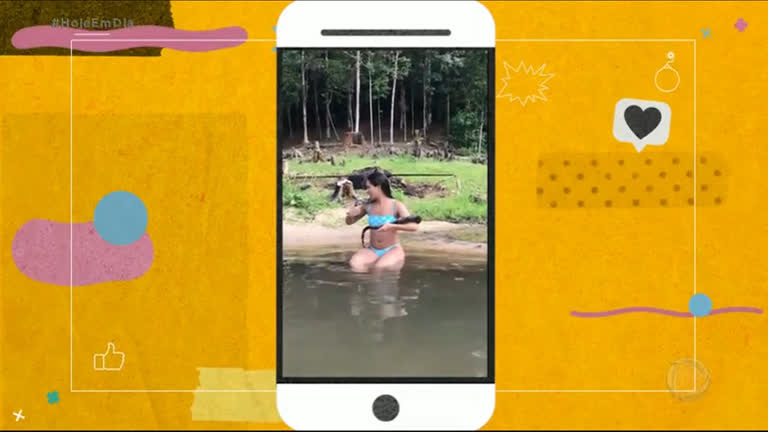 Vídeo: Cobra domesticada viraliza tomando banho com modelo
