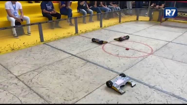 Vídeo: Vídeo: batalha de robôs agita Campus Party Brasília