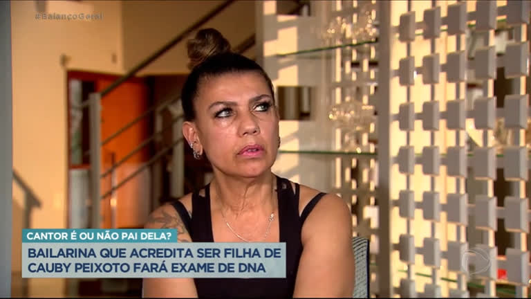 Vídeo: Bailarina que acredita ser filha de Cauby Peixoto fará exame de DNA