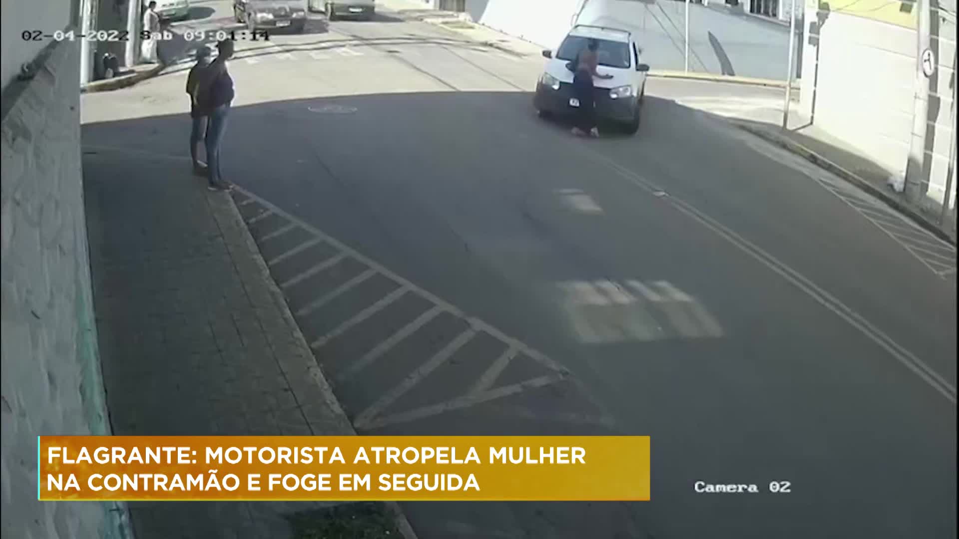 Vídeo: Mulher fica ferida após ser atropelada no sul de Minas Gerais