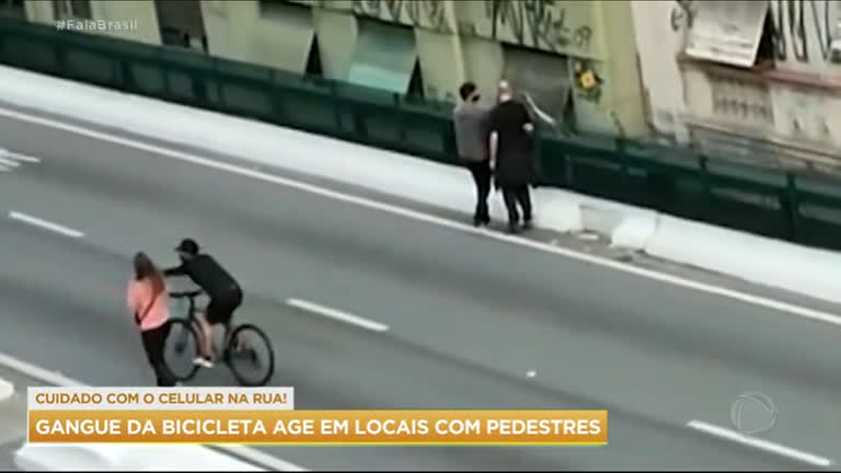 Vídeo: Gangue da bicicleta age em regiões de grande movimentação de pedestres para roubar celulares