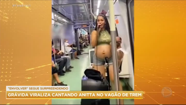 Vídeo: Grávida viraliza cantando sucesso de Anitta em vagões de trem no Rio