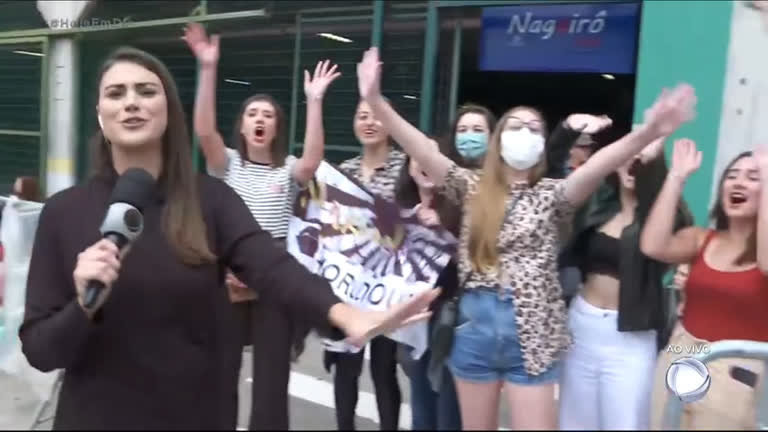 Vídeo: Fãs vivem expectativa pelo show da Banda Maroon 5 em SP
